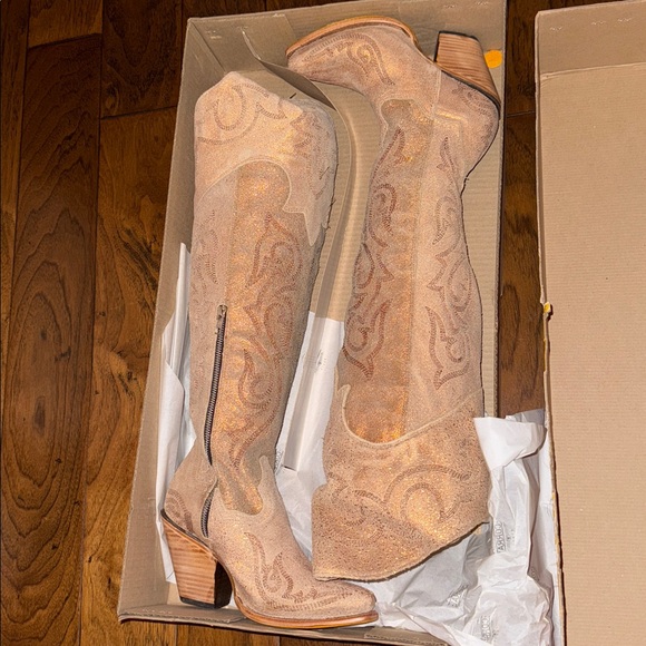 Corral Rose Gold leather Embroidery & Scrunchable tall top pointed boot • 7.5 - Picture 1 of 6